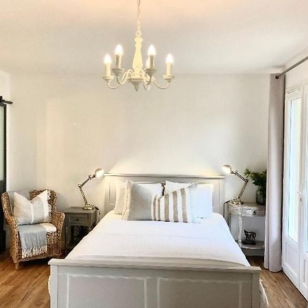 Stunning Bedroom Overlooking The Charente Bourg-Charente 외부 사진