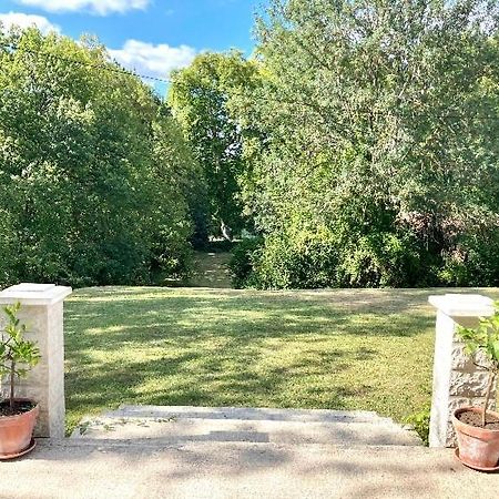 Stunning Bedroom Overlooking The Charente Bourg-Charente 외부 사진
